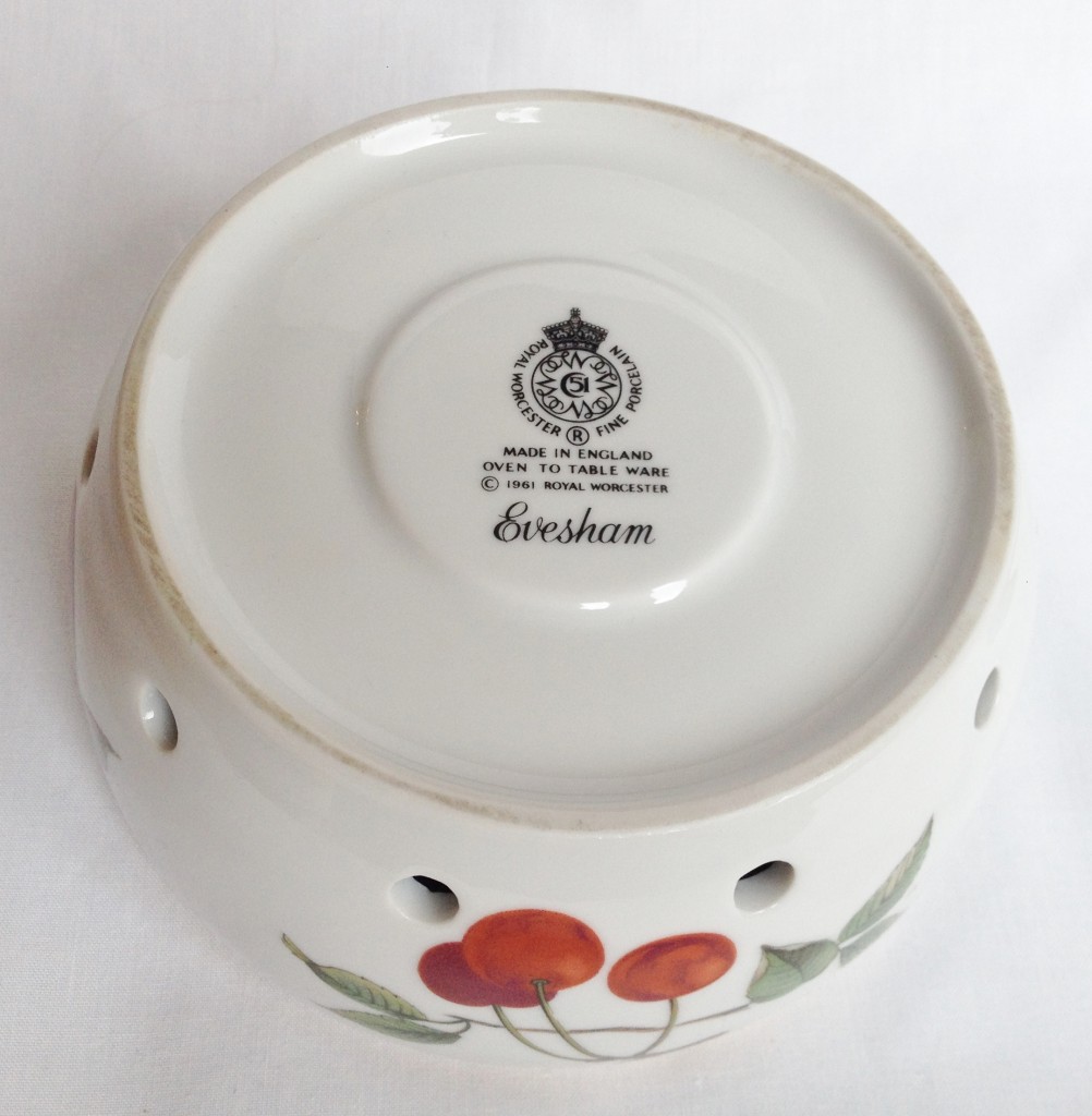 Nivag Crockery Royal Worcester Evesham Gold Teapot Warmer